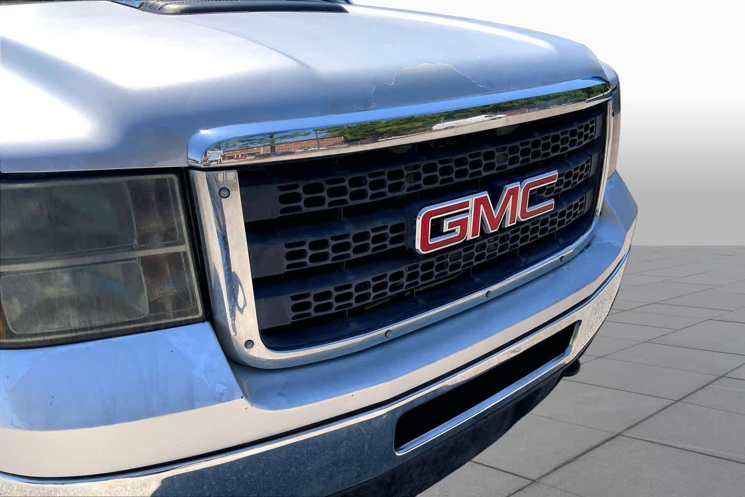 Used 2014 GMC Sierra 2500 SLT w/ Suspension Package, Off-Road AWD/4WD image 28