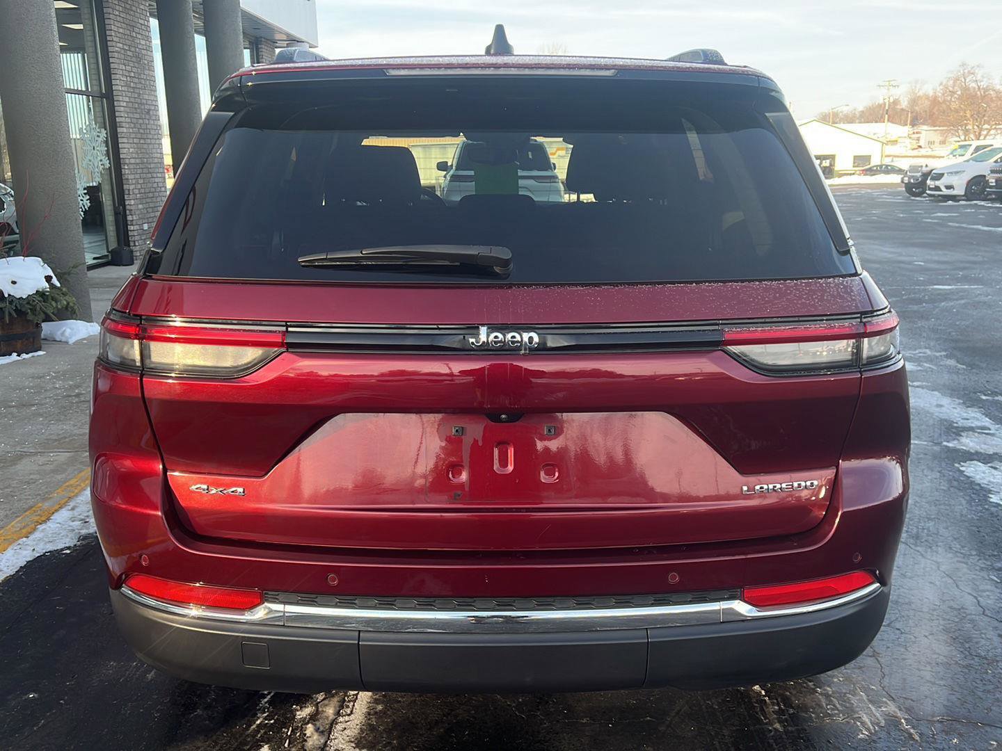 Used 2023 Jeep Grand Cherokee Laredo image 23