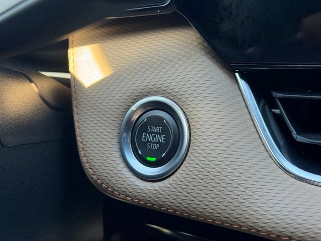 Used 2025 Chevrolet Equinox ACTIV w/ Safety and Technology Package AWD/4WD image 17