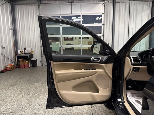 Used 2022 Jeep Grand Cherokee Laredo E AWD/4WD image 7