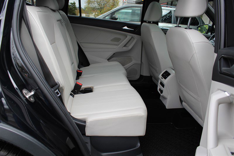 Used 2022 Volkswagen Tiguan SE R-Line image 26