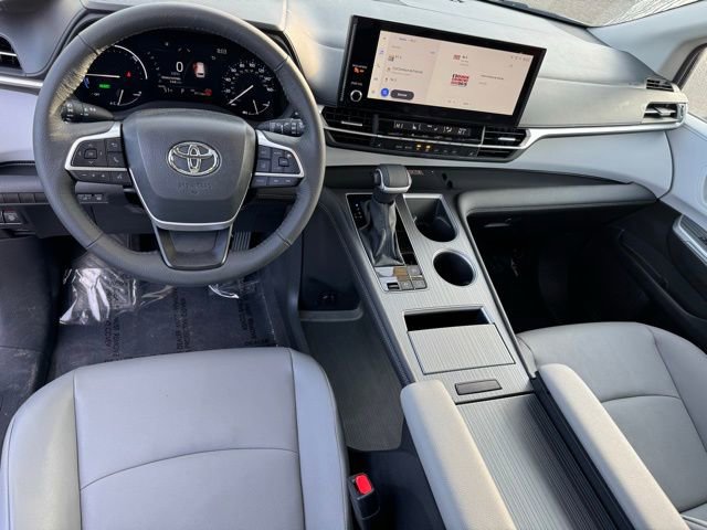 Certified 2025 Toyota Sienna XLE image 12