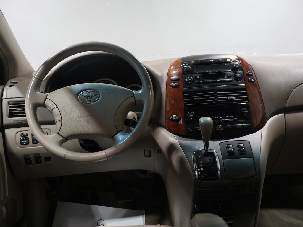 Used 2005 Toyota Sienna XLE image 22