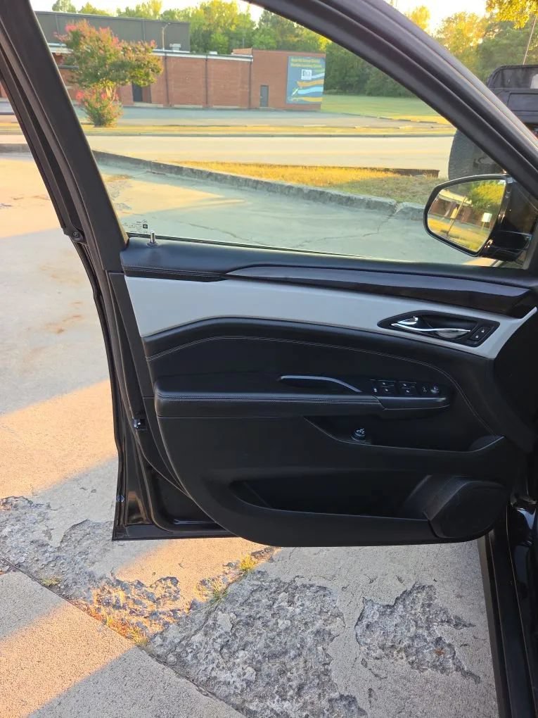 Used 2013 Cadillac SRX Luxury AWD/4WD image 11