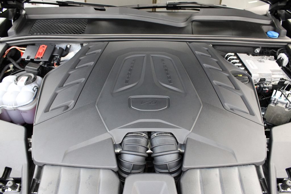Certified 2026 Porsche Cayenne GTS AWD/4WD image 43