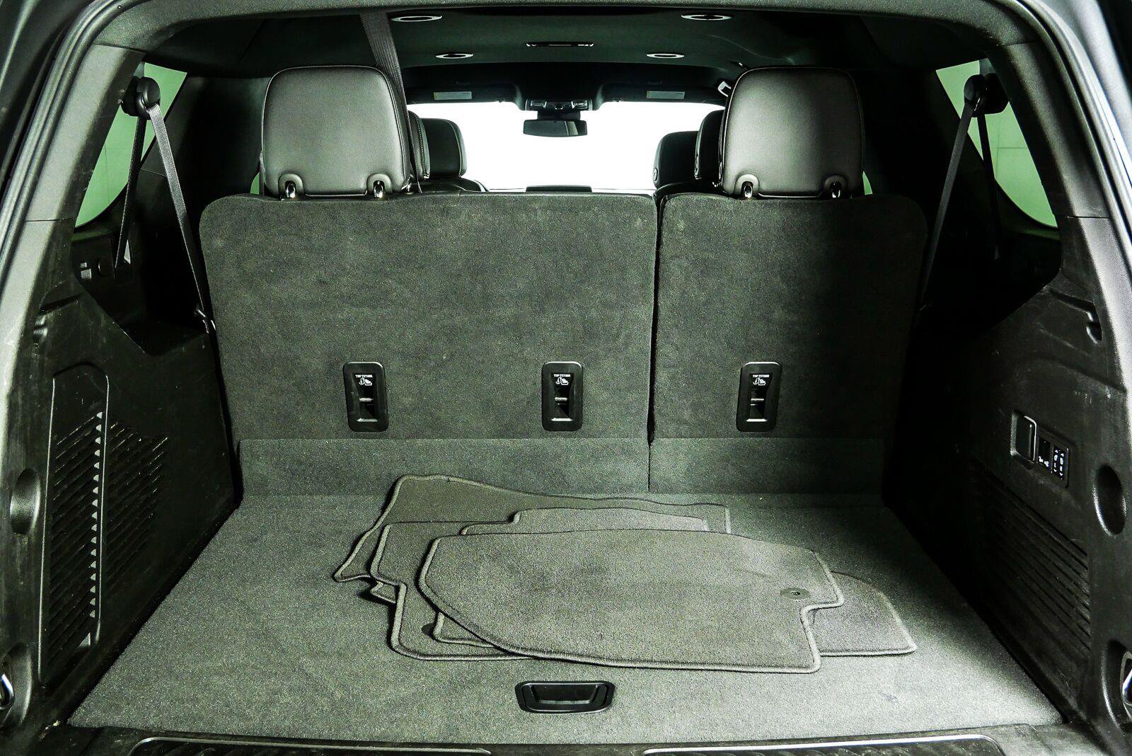 Used 2023 GMC Yukon XL SLT w/ SLT Luxury Package RWD image 16