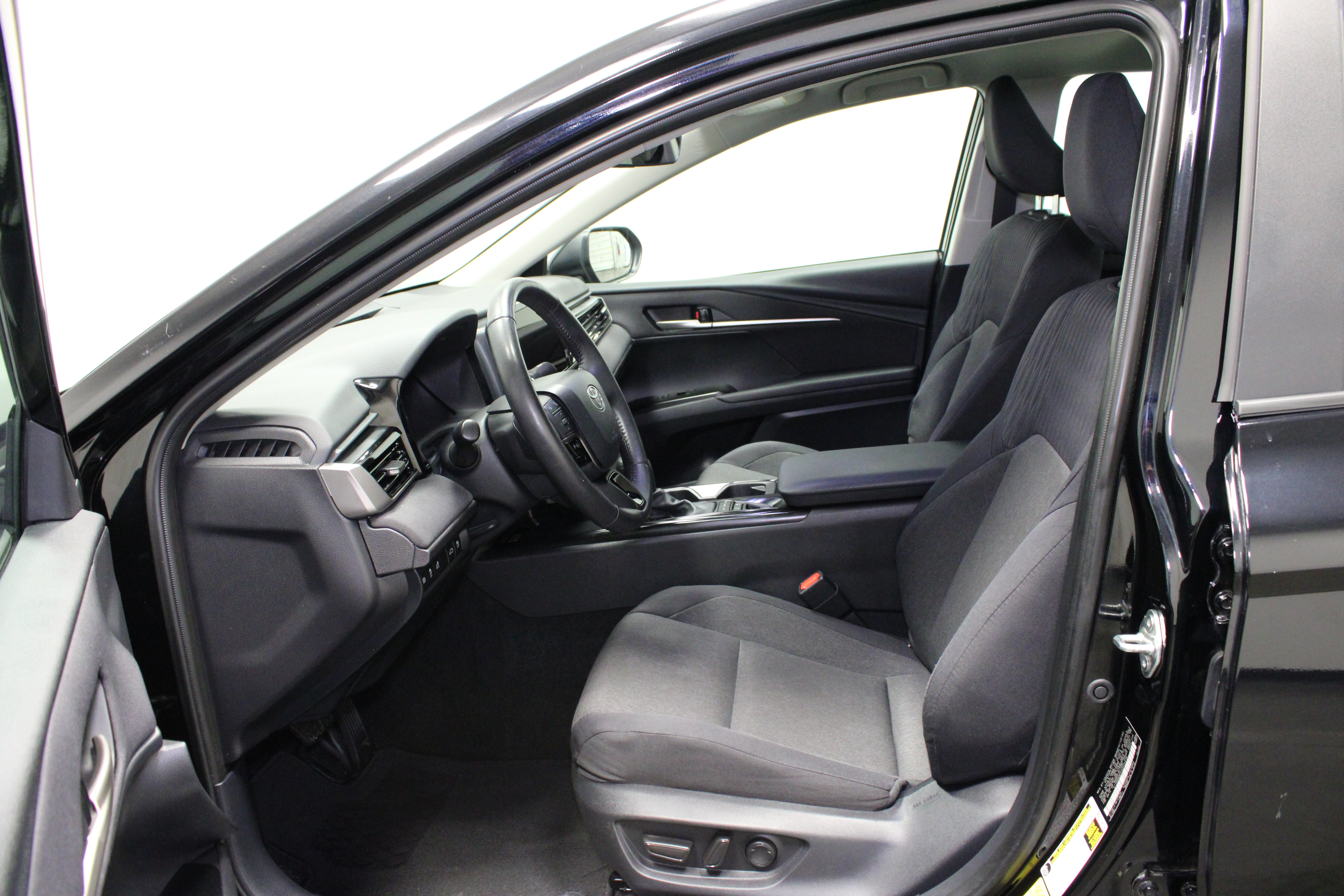 Used 2025 Toyota Camry LE w/ Convenience Package AWD/4WD image 17