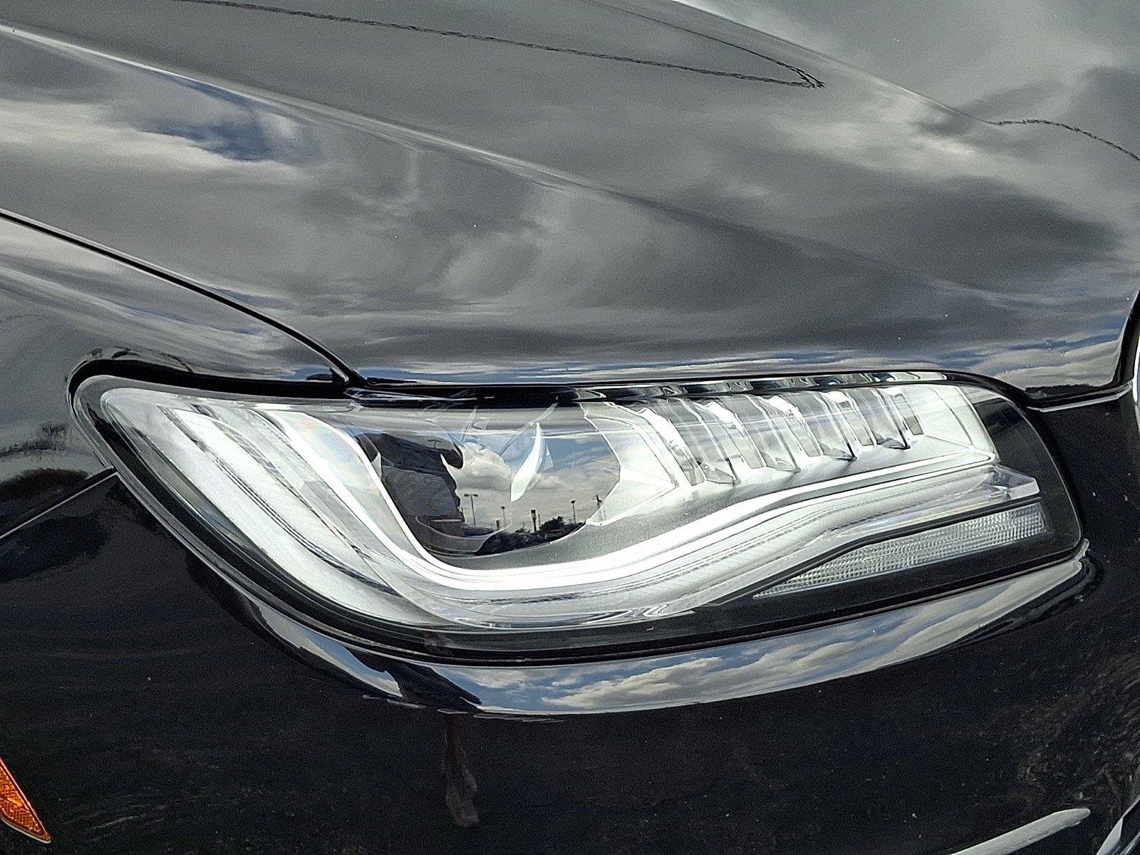 Used 2020 Lincoln MKZ FWD image 9