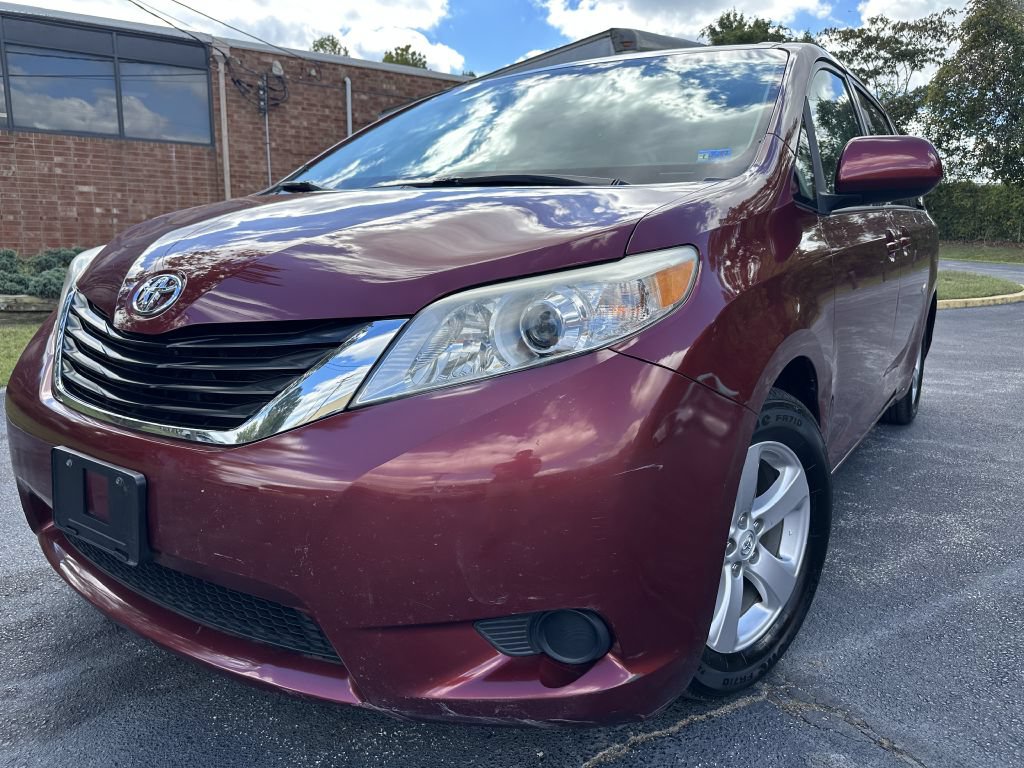 Used 2014 Toyota Sienna LE