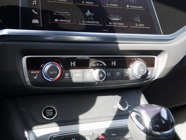 Certified 2025 Audi Q3 2.0T Premium w/ Convenience Package image 26