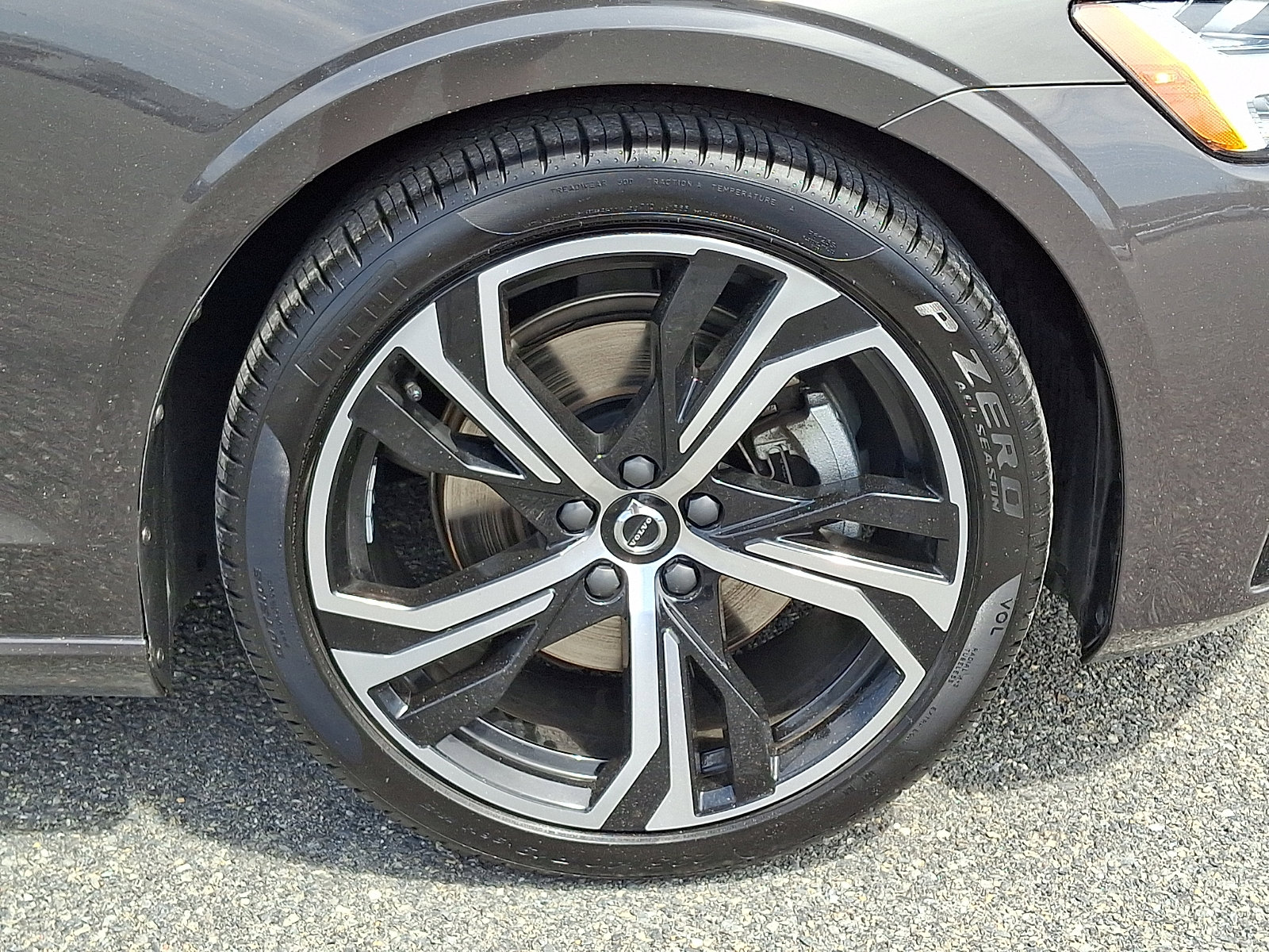 Certified 2025 Volvo S60 B5 Core AWD/4WD image 8