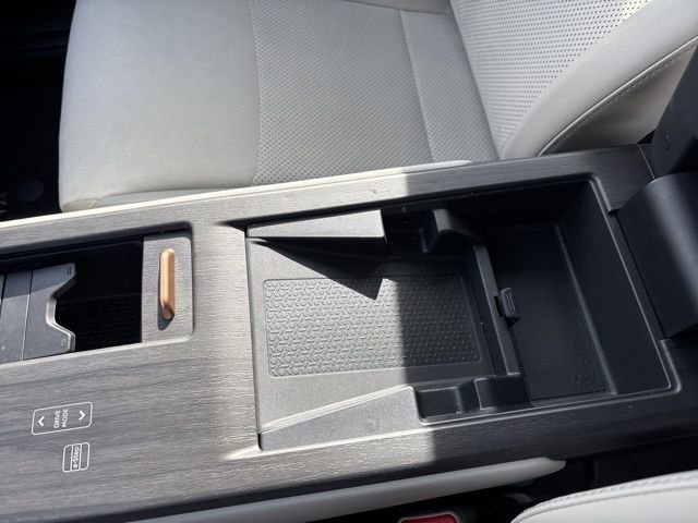 Used 2024 Nissan Ariya AWD image 37