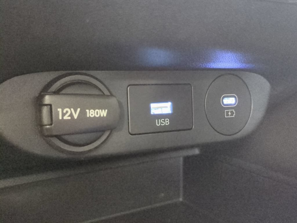 Used 2025 Hyundai Elantra SE FWD image 24