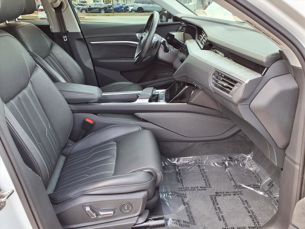 Used 2022 Audi e-tron Prestige w/ Prestige Package AWD/4WD image 9