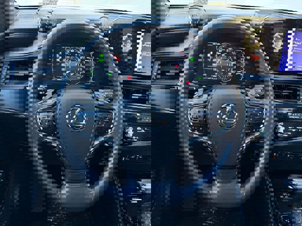 Certified 2025 Lexus ES 300h w/ Premium Package image 20