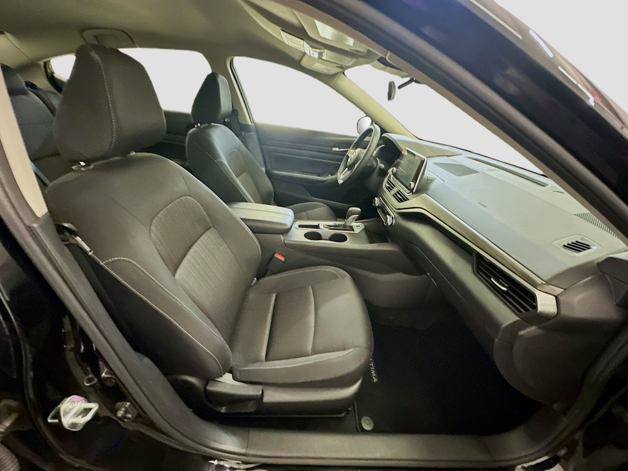 Used 2025 Nissan Altima 2.5 SV image 31