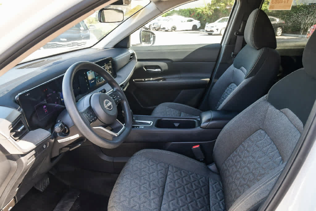Used 2025 Nissan Kicks SV FWD image 15