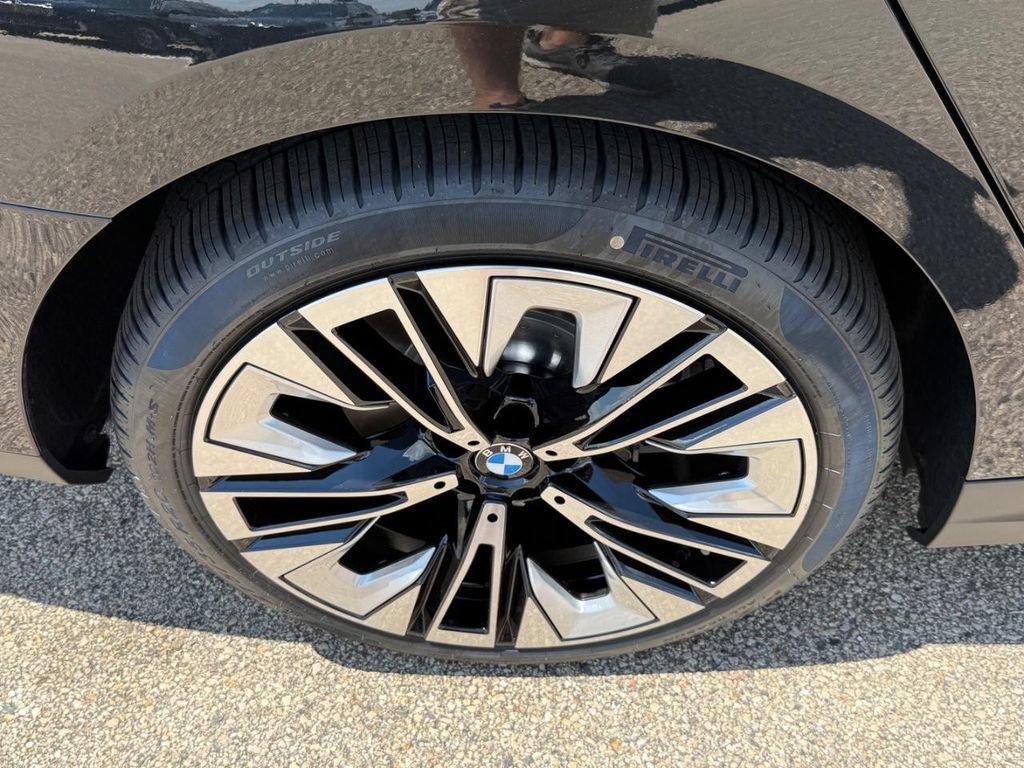 New 2027 BMW i5 xDrive40 AWD/4WD image 4