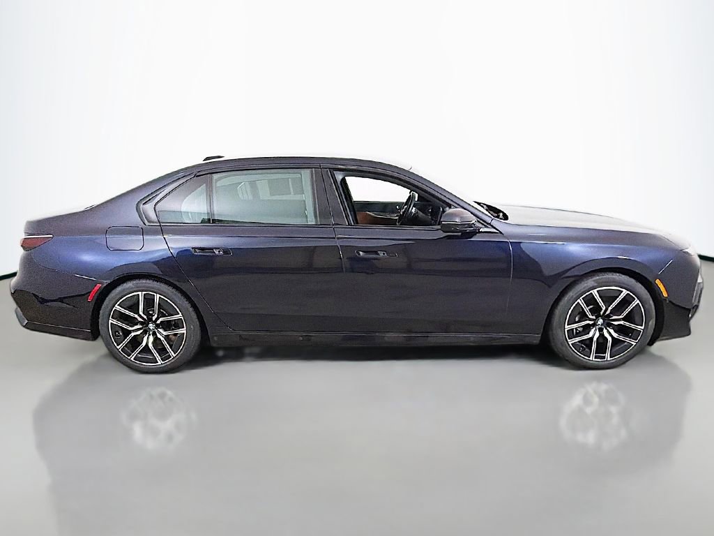 Used 2023 BMW 760i xDrive w/ Executive Package image 18