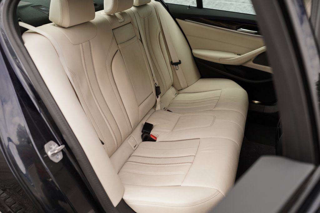 Used 2023 BMW 530e w/ M Sport Package image 26