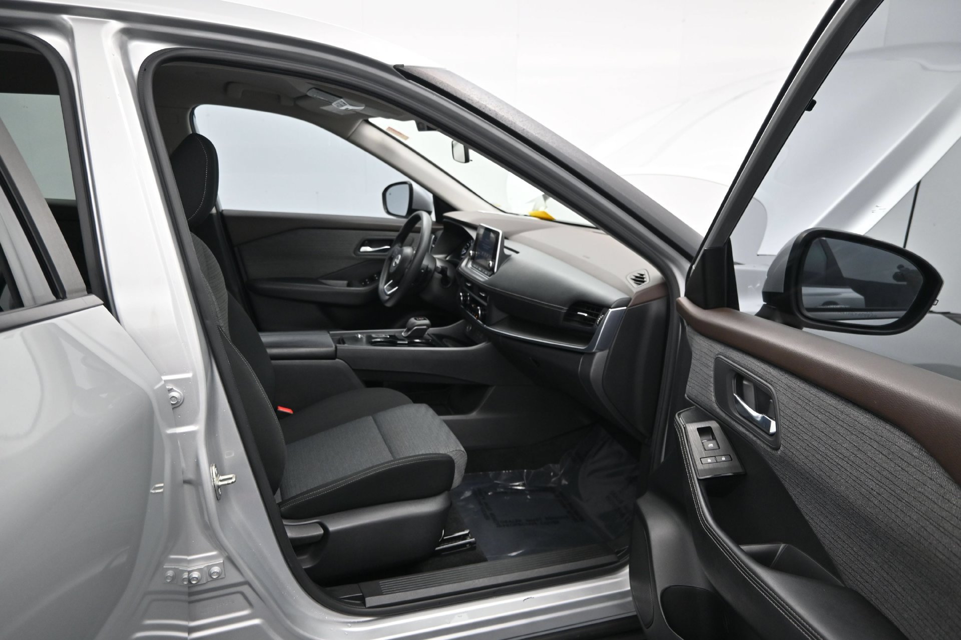Used 2023 Nissan Rogue SV FWD image 18