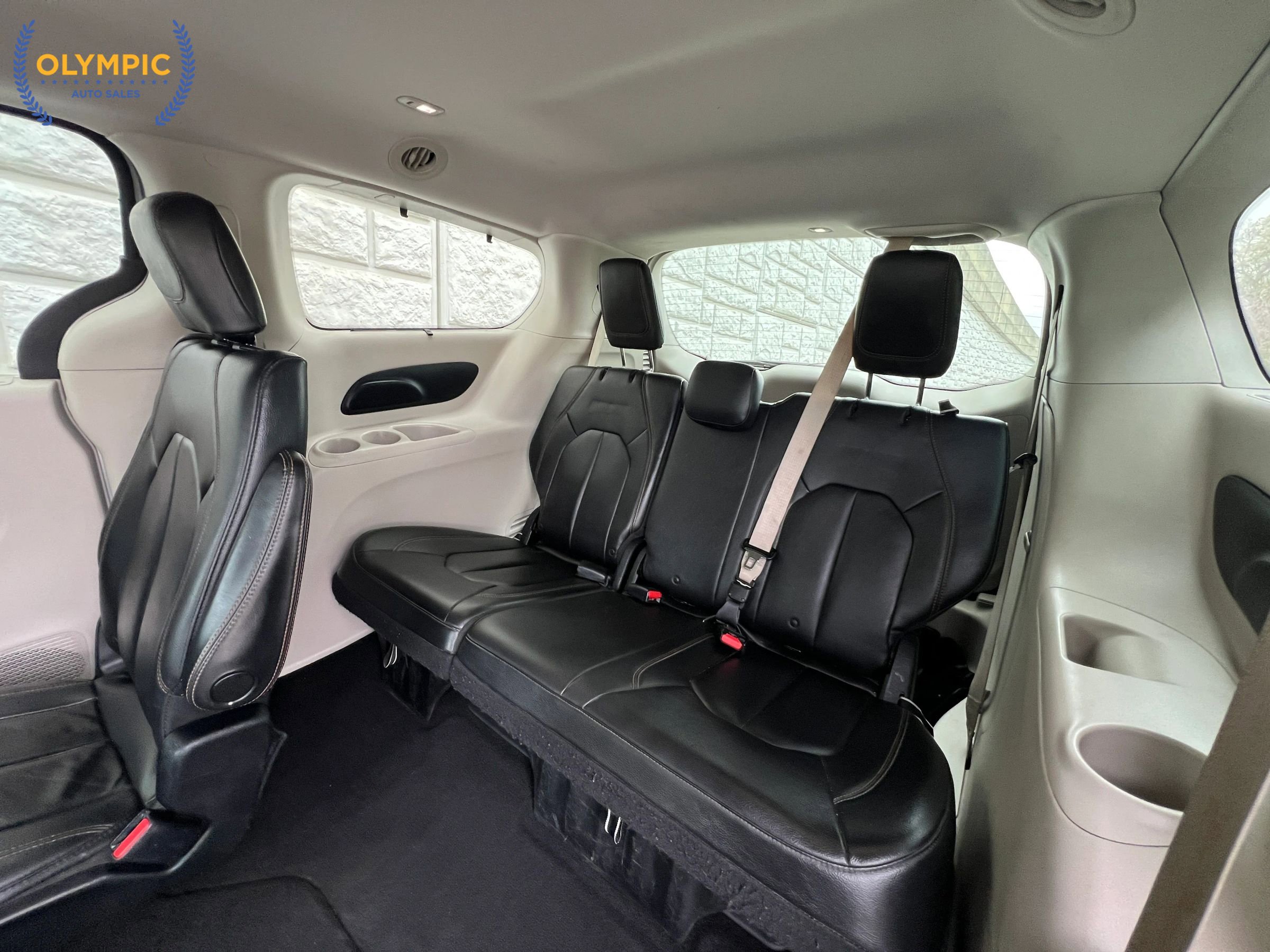 Used 2017 Chrysler Pacifica Touring-L image 42