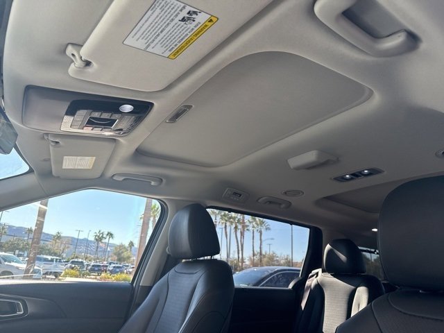 Used 2025 Kia Carnival SX Prestige image 28