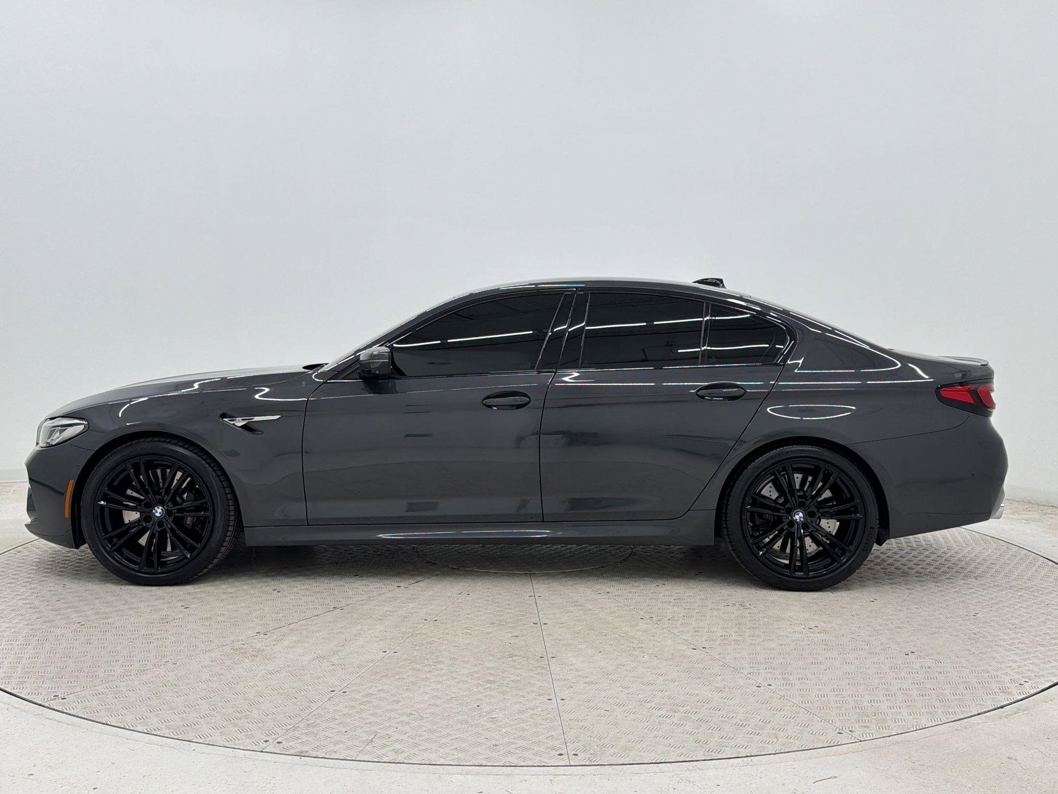 Used 2022 BMW M5 w/ Executive Package AWD/4WD image 2