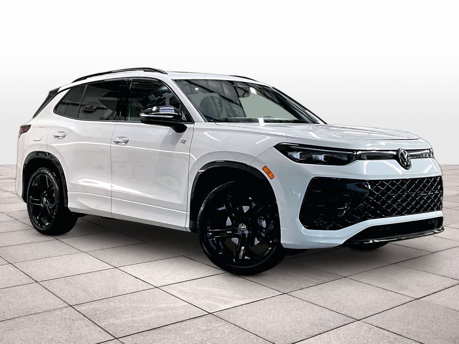 New 2026 Volkswagen Tiguan SE R-Line FWD image 2