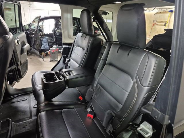 Used 2023 Jeep Wrangler Unlimited Sahara w/ Cold Weather Group AWD/4WD image 26