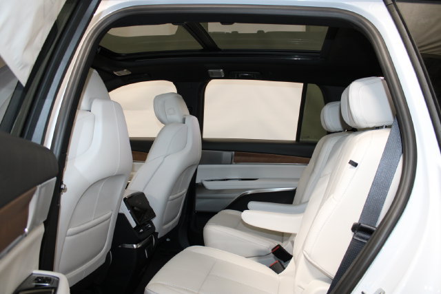 New 2027 Cadillac Vistiq Luxury AWD/4WD image 7