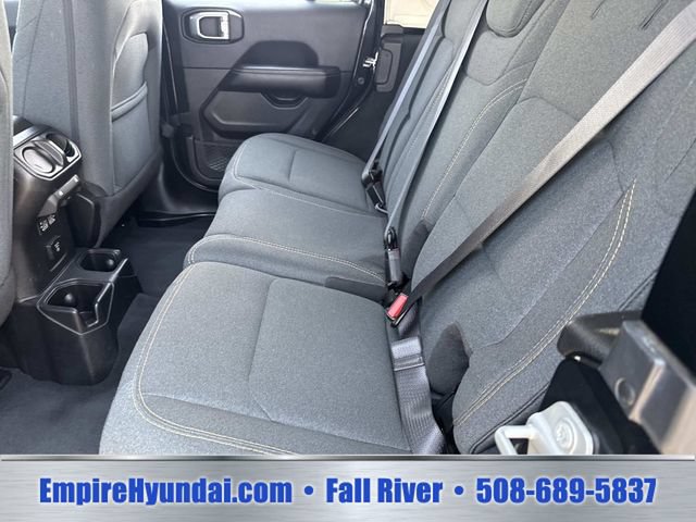 Used 2025 Jeep Wrangler Unlimited Sahara AWD/4WD image 15