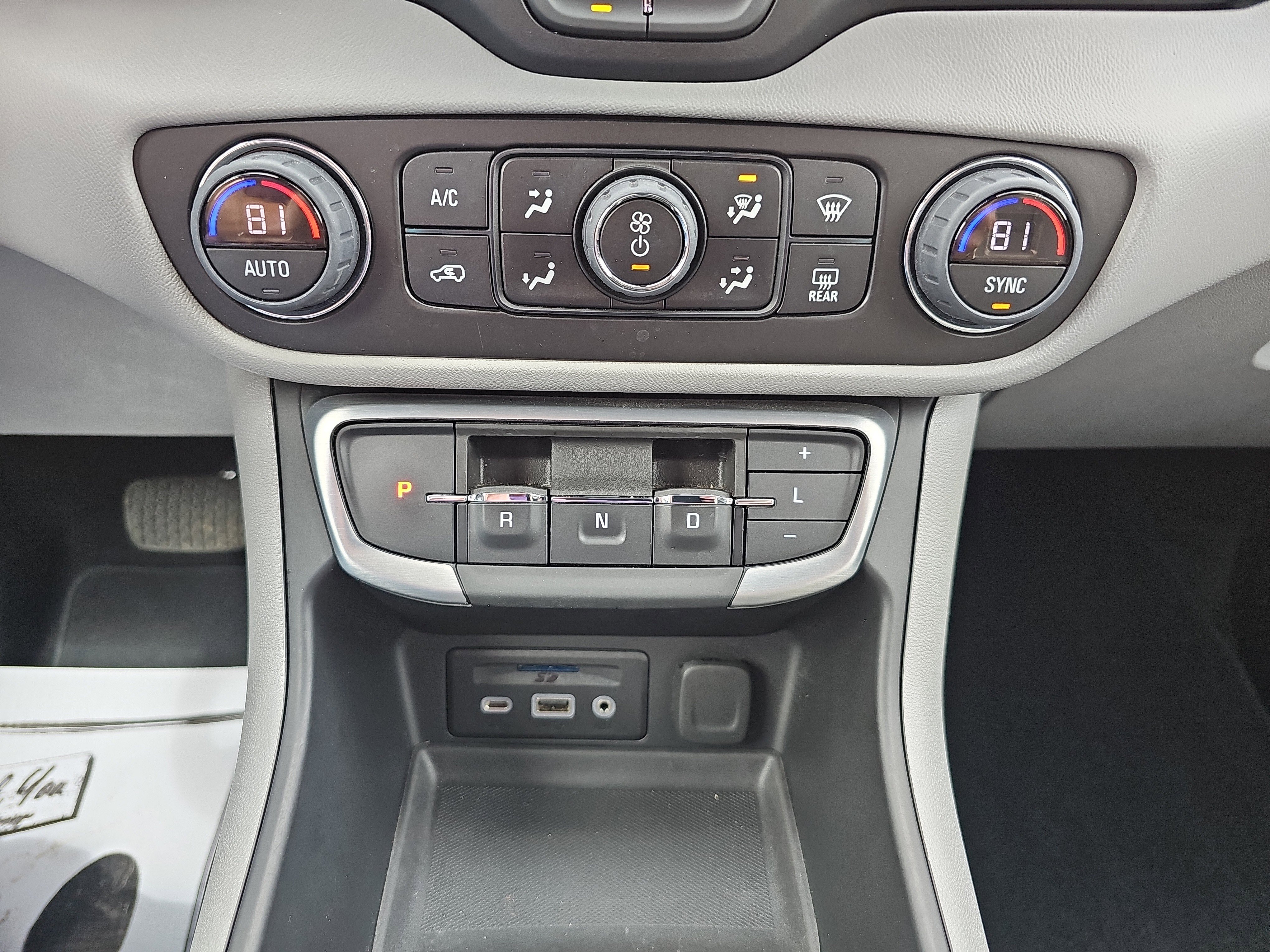 Used 2024 GMC Terrain SLT w/ LPO, Floor Liner Package image 31