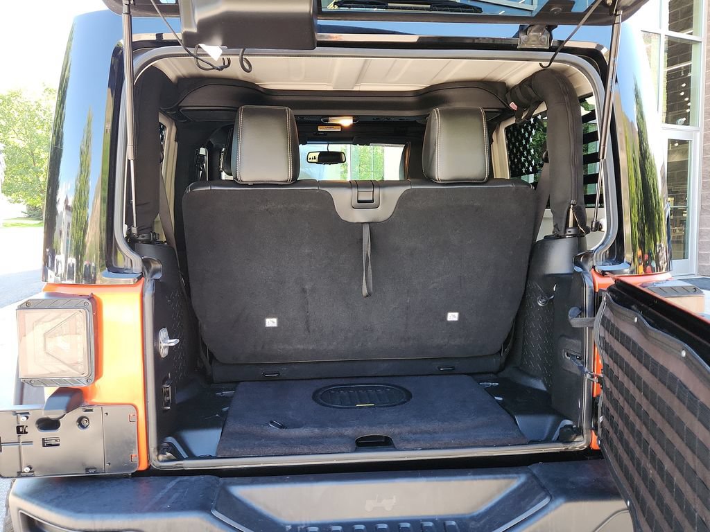 Used 2017 Jeep Wrangler Rubicon AWD/4WD image 11