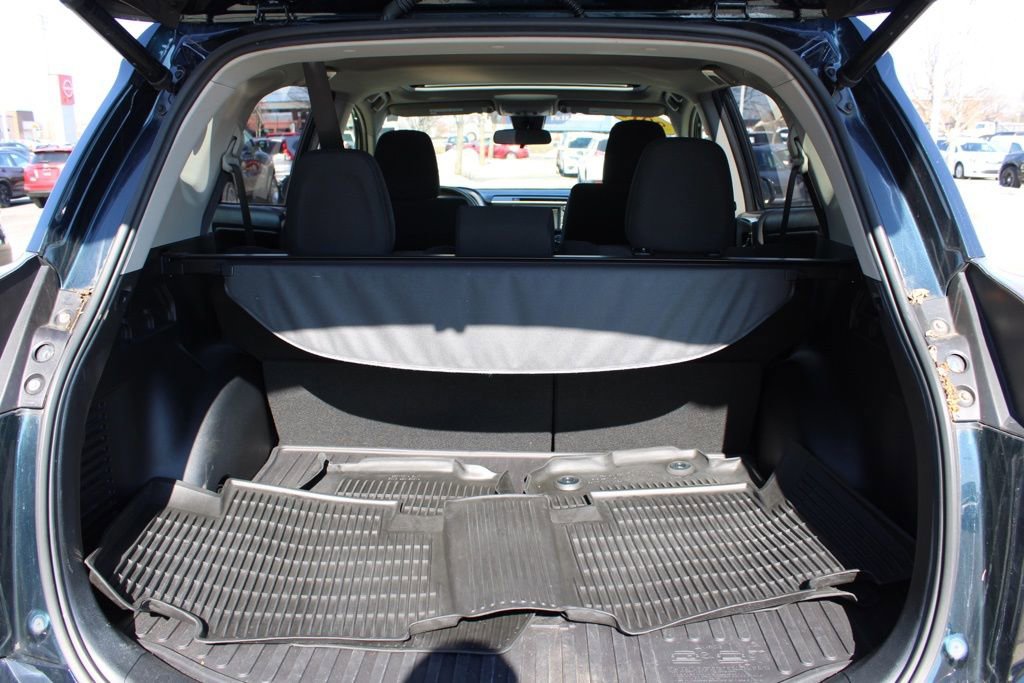 Used 2018 Toyota RAV4 XLE image 10