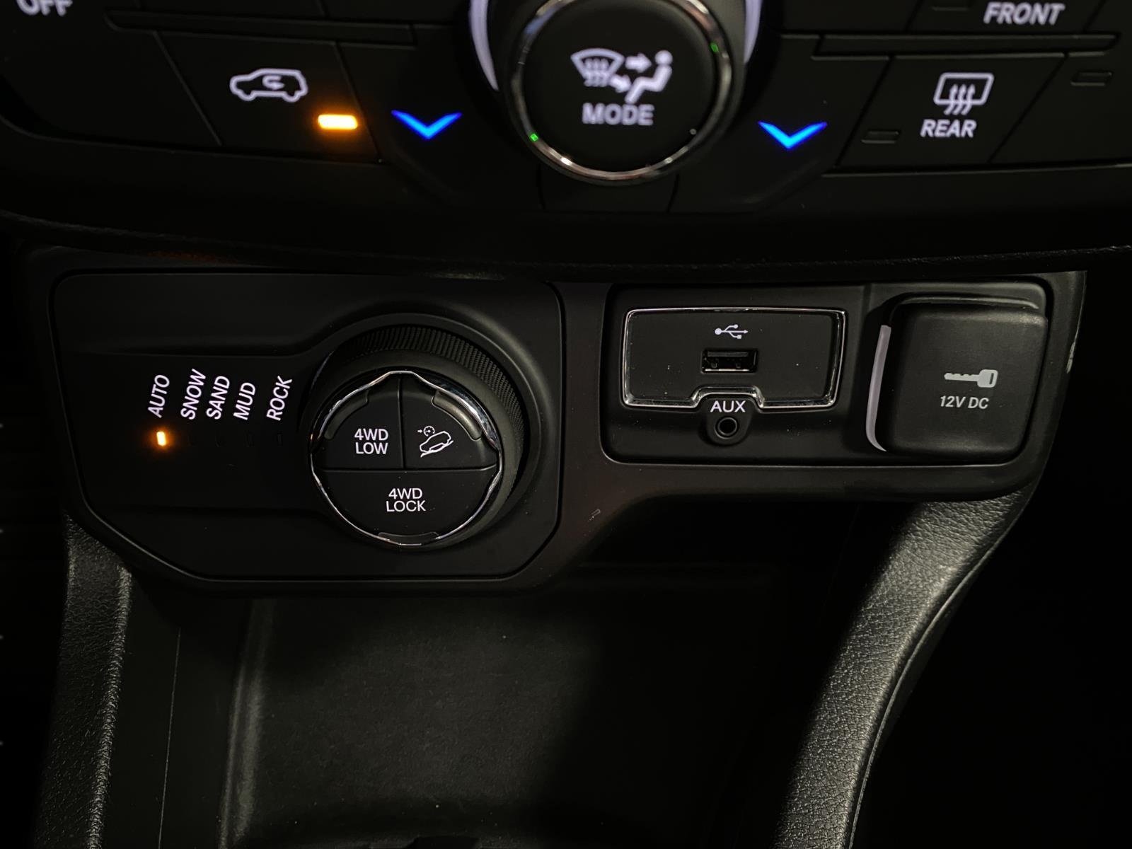 Used 2019 Jeep Renegade Trailhawk AWD/4WD image 24