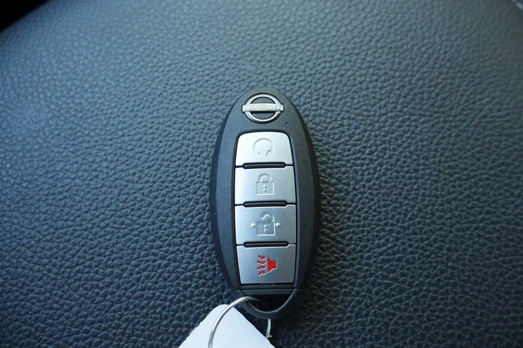 Used 2023 Nissan Titan SV w/ SV Convenience Package image 20