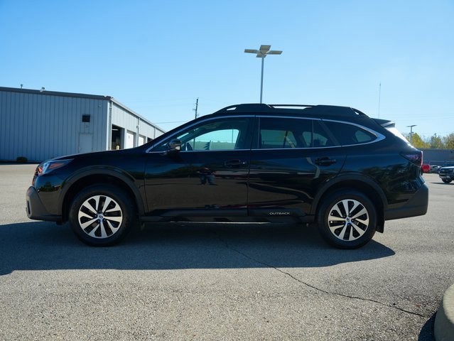Used 2022 Subaru Outback Premium image 4