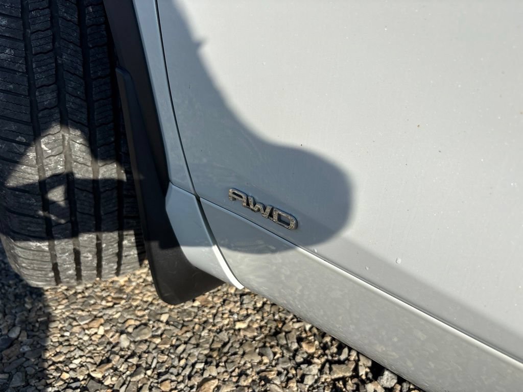 Used 2022 Toyota Highlander XLE AWD/4WD image 5