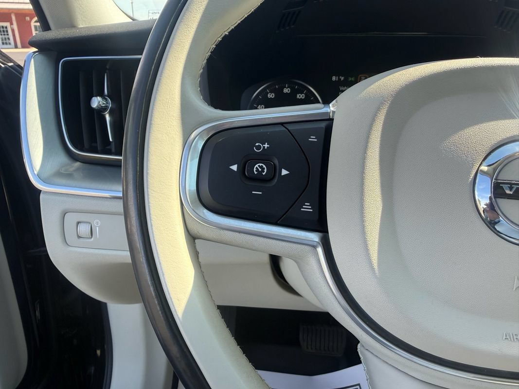 Used 2018 Volvo XC60 T5 Momentum w/ Vision Package AWD/4WD image 14
