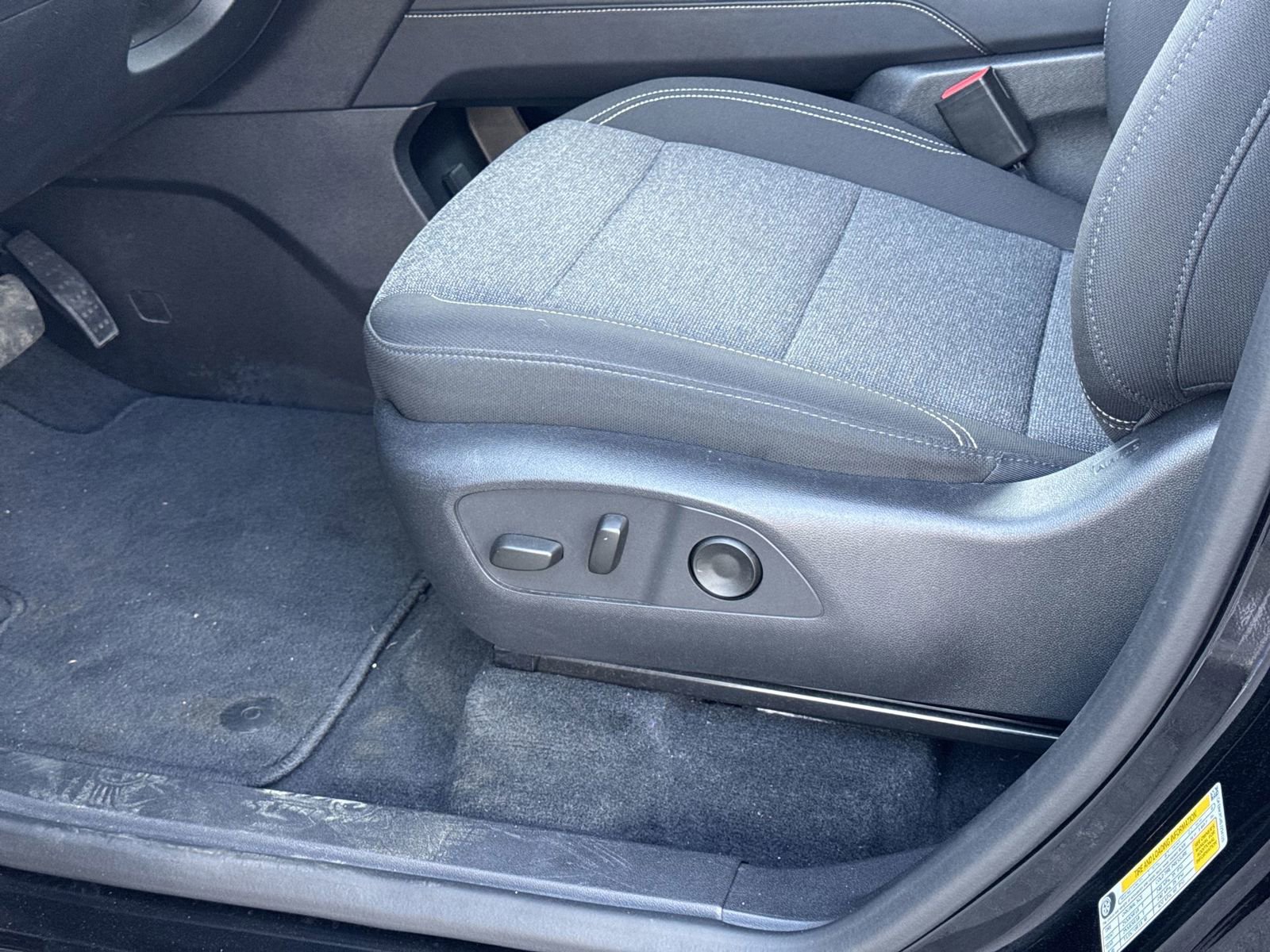 Used 2025 GMC Acadia Elevation image 17