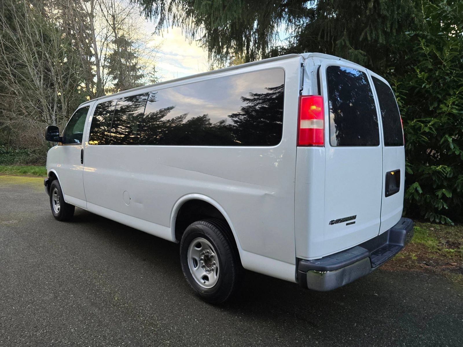 Used 2015 Chevrolet Express 3500 LT w/ LT Preferred Equipment Group RWD image 3