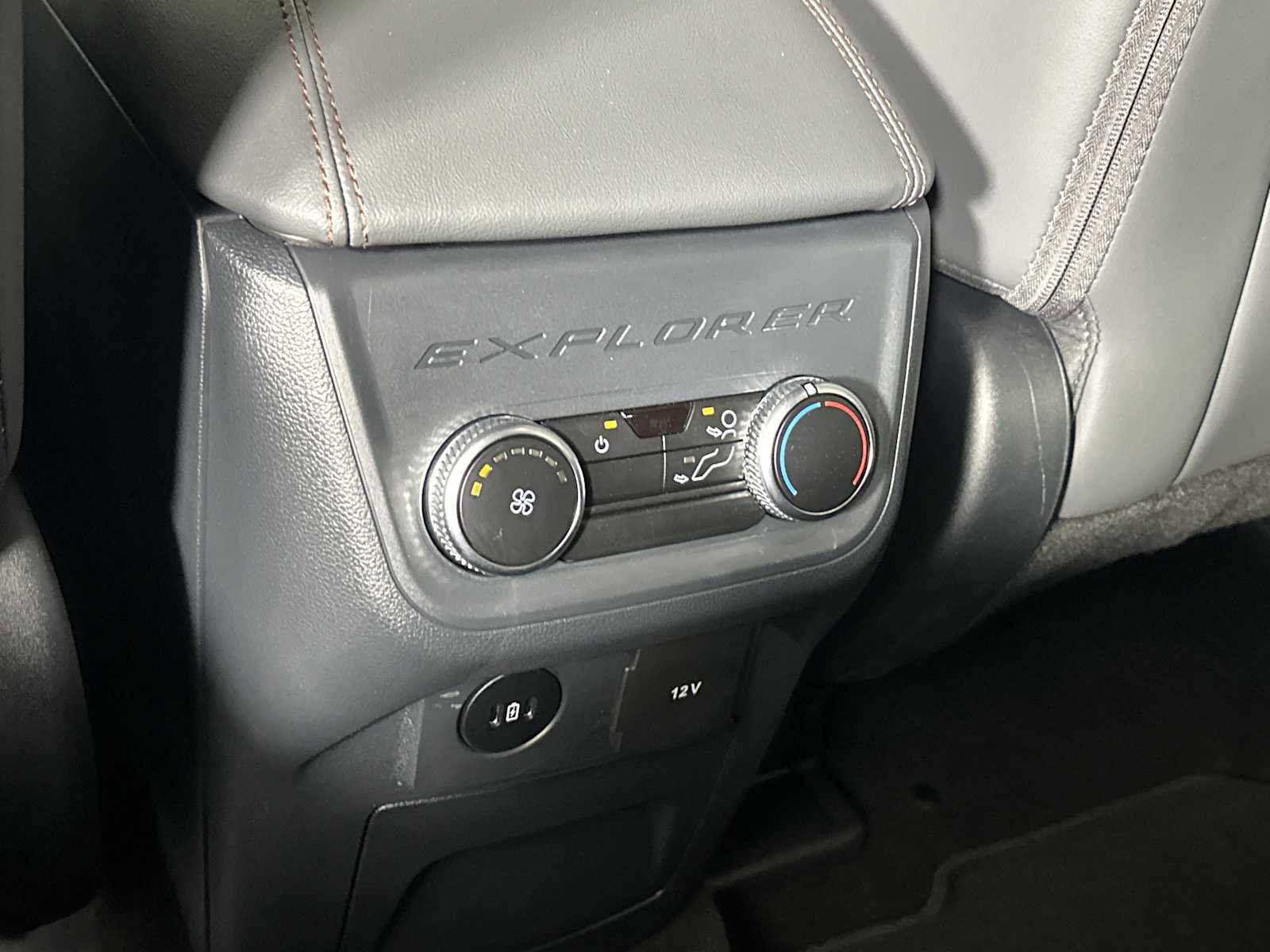 Used 2025 Ford Explorer Active w/ Active Comfort Package RWD image 27