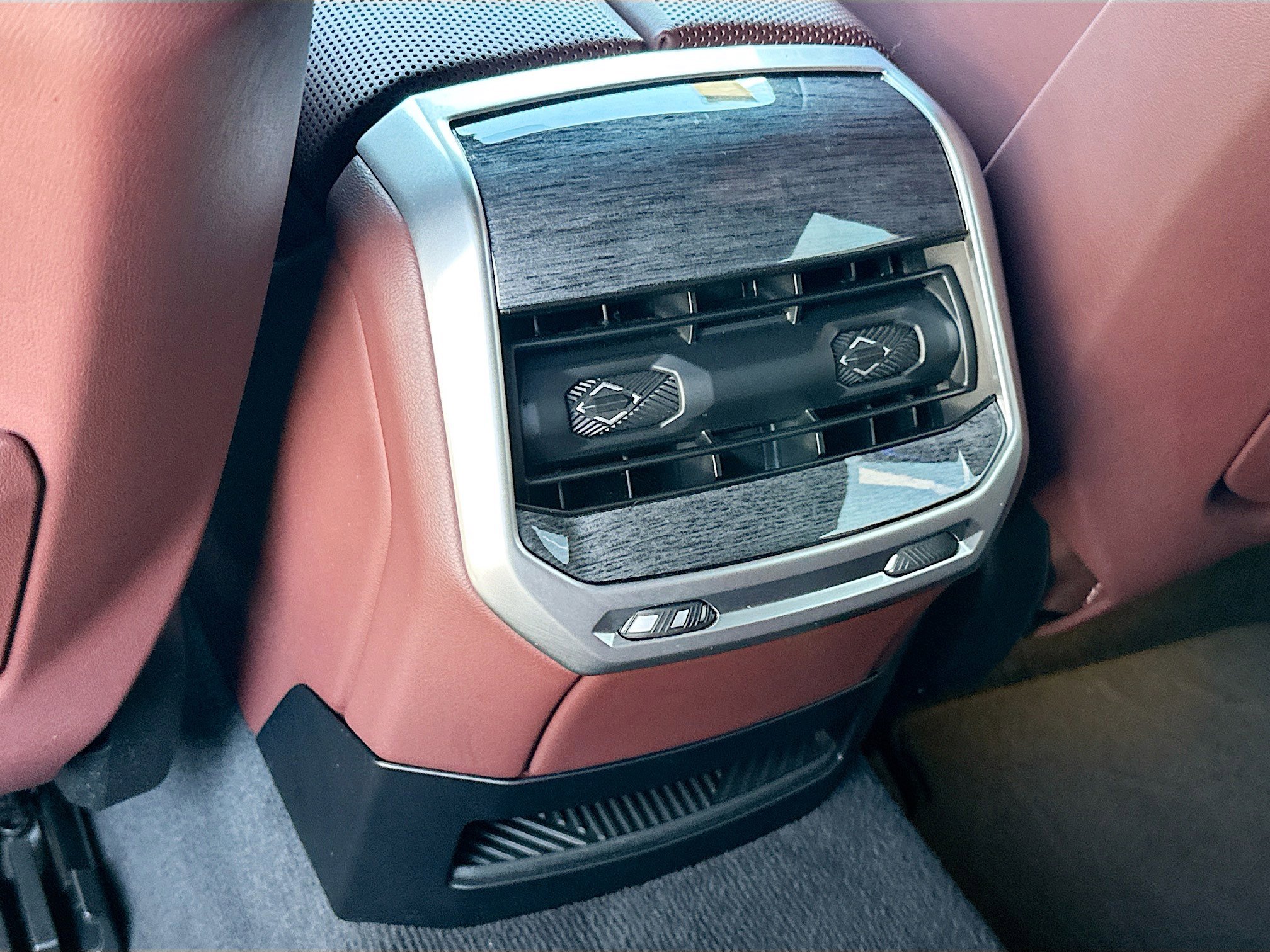 Used 2023 BMW 760i xDrive image 25