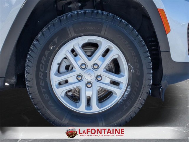 Certified 2023 Jeep Grand Cherokee Laredo image 31