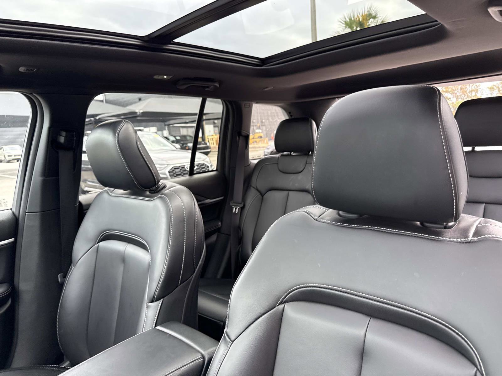 Used 2025 Jeep Grand Cherokee Limited w/ Black Appearance Package image 24