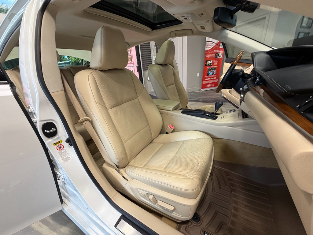 Used 2013 Lexus ES 300h w/ Luxury Pkg FWD image 4