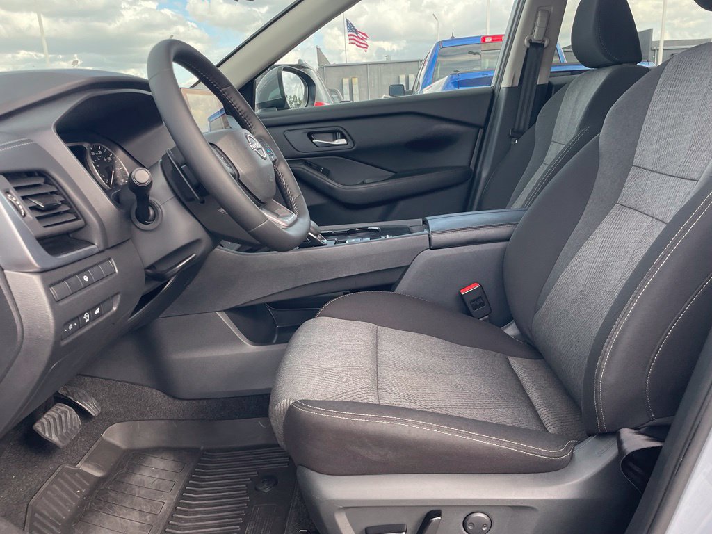 Certified 2026 Nissan Rogue SV FWD image 14