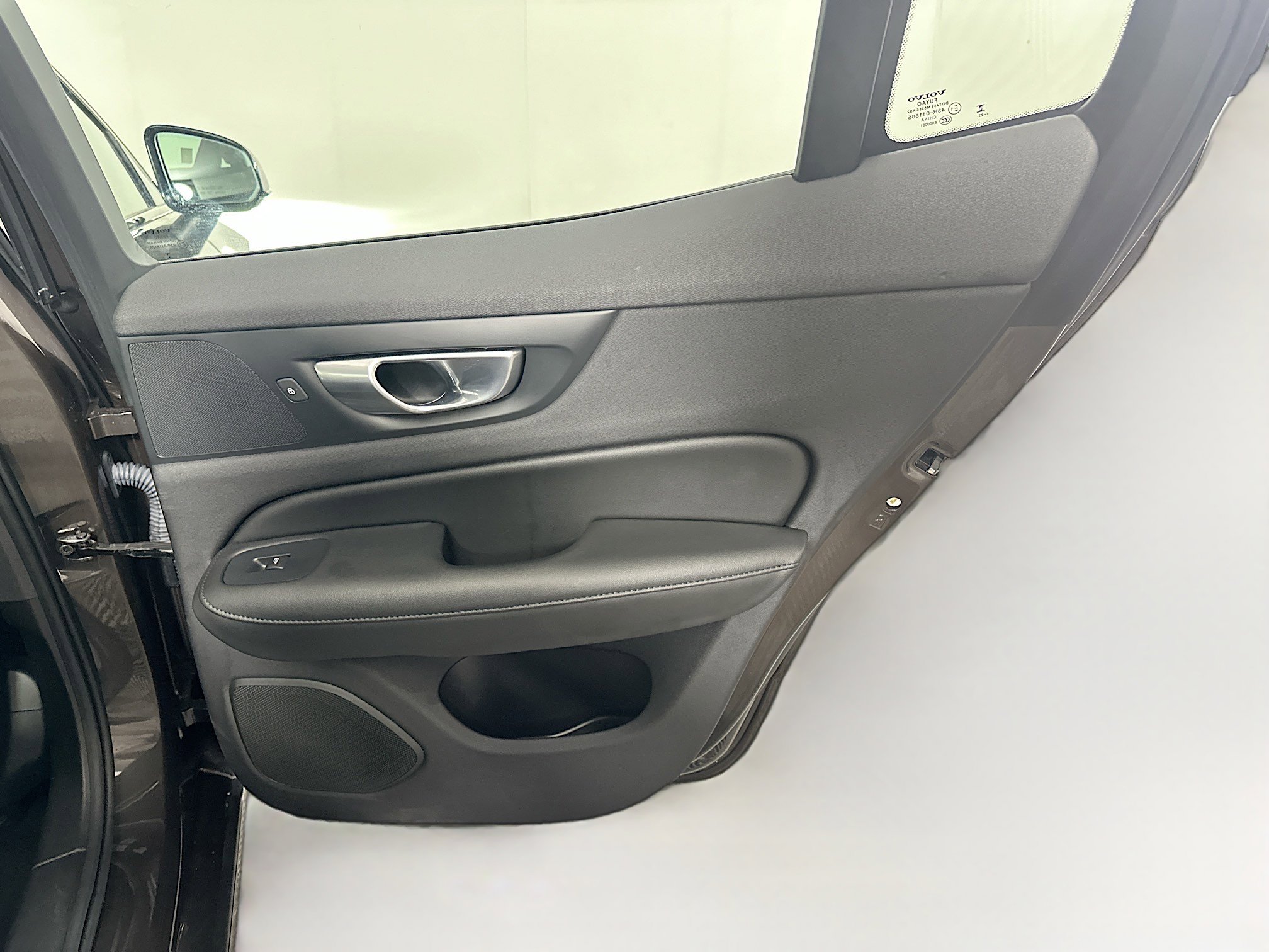 Used 2025 Volvo S60 B5 Core image 30