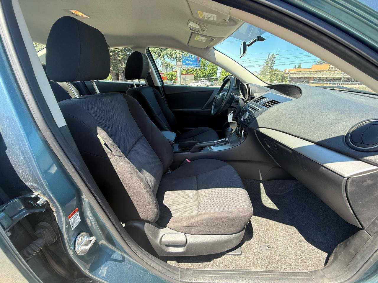 Used 2011 MAZDA MAZDA3 i Touring FWD image 17